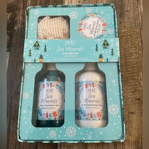 SHE Aromatherapy Sea Minerals Luxe Shower Gel & Body Scrub Gift Set